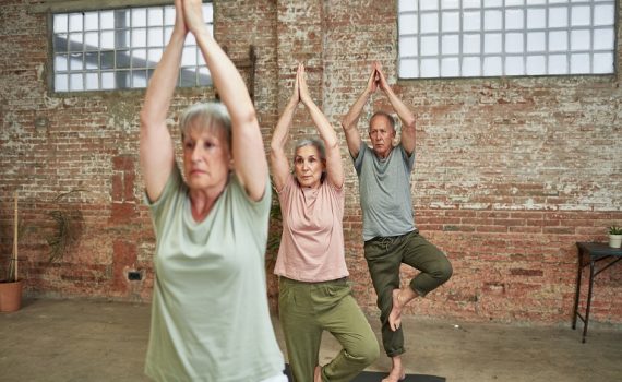 Beneficios del yoga para adultos mayores