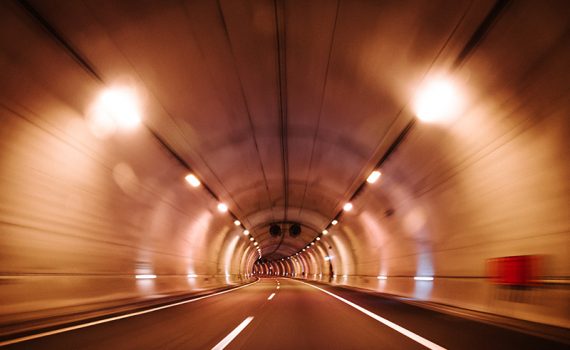 Tesis: Qué hacer en accidentes con productos peligrosos en túneles