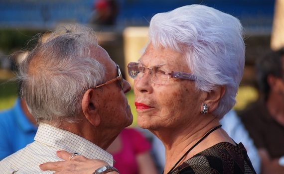 Bailar reduce el riesgo de discapacidad y mejora la condición física