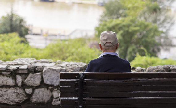 España toma medidas contra la soledad de los mayores