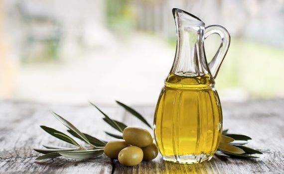 El consumo de aceite de oliva ayudaría a disminuir la coagulación de la sangre