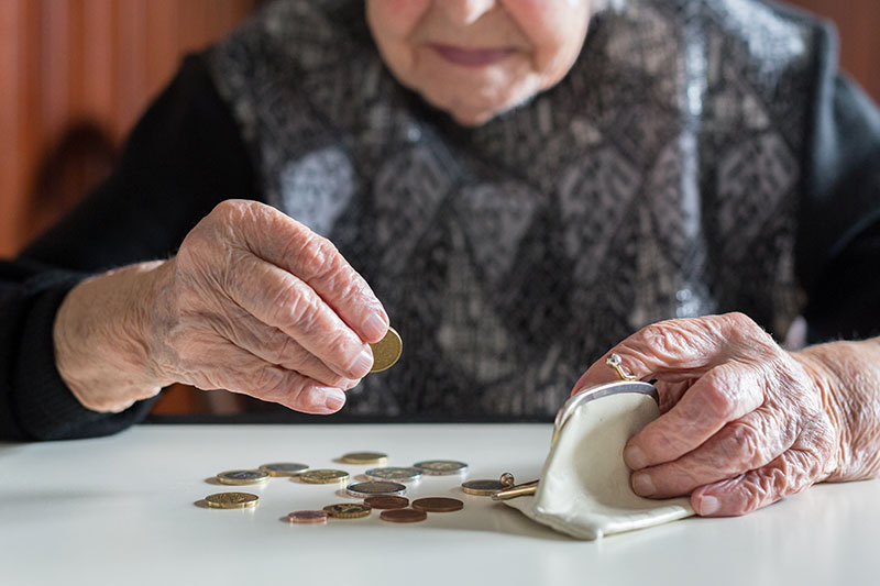 La violencia patrimonial en adultos mayores - Funiber Blogs - FUNIBER