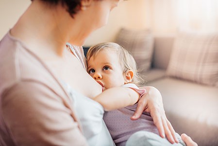 Leche materna contribuye al desarrollo neurológico del bebé