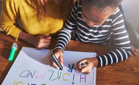 Niños con dislexia carecen de la atención adecuada en la escuela