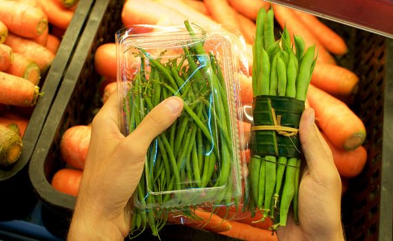 Debate: ¿Los plásticos para envolver frutas y verduras son necesarios?