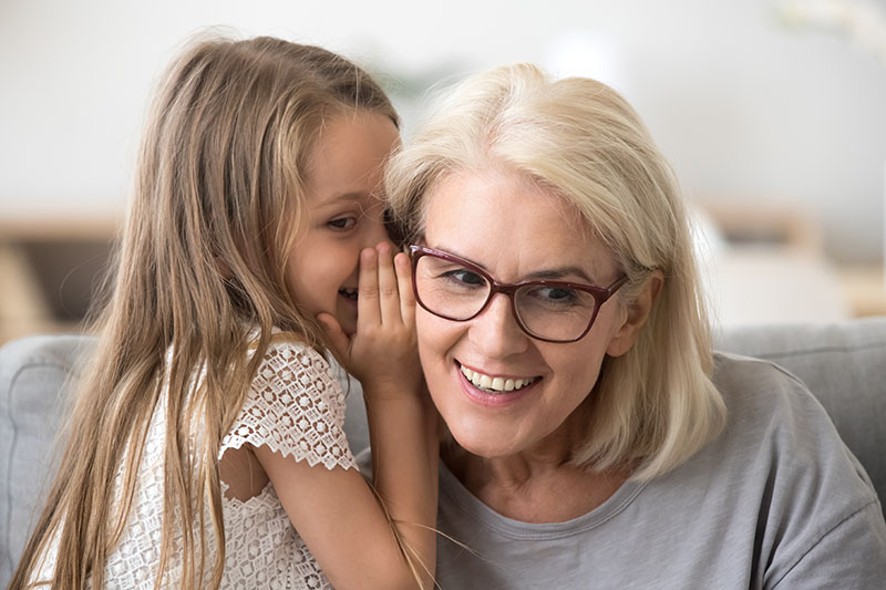 Conexión emocional entre abuelas y nietos