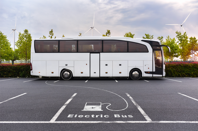 Los viajes en autobús eléctrico son más sostenibles.