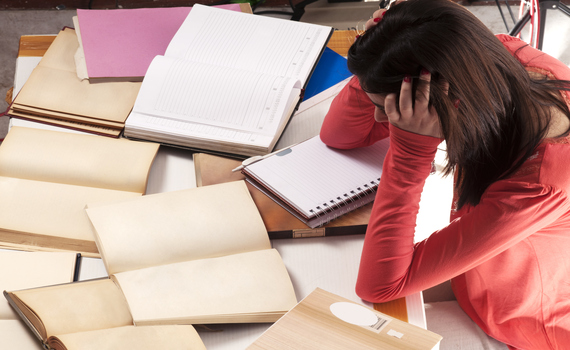 Cómo el estrés afecta el rendimiento académico de los universitarios