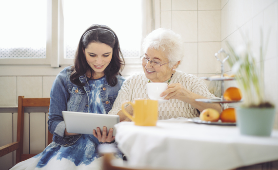 El canal «Personas Mayores» ofrece consejos en vídeo para ayudar con el cuidado de los ancianos