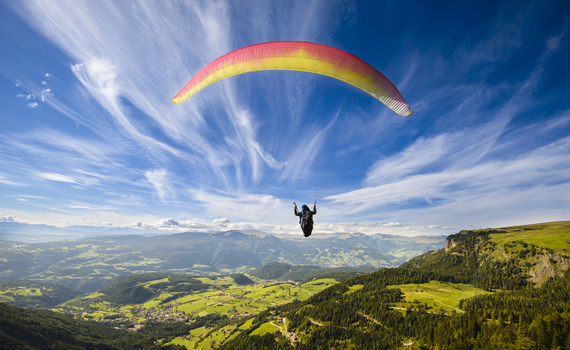 ¿Qué tipos de salto en paracaídas existen?
