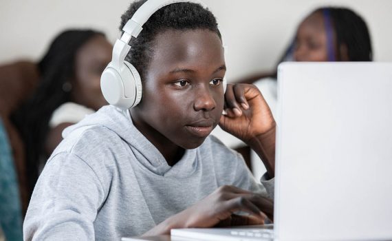 Angola ensaya prácticas de ciberaula en el primer ciclo de enseñanza