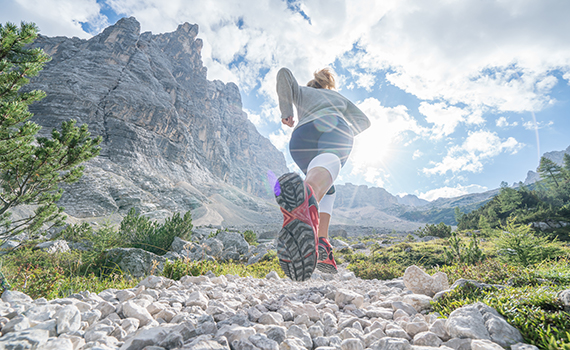 young-fitted-woman-trail-running-in-the-dolomites-italy