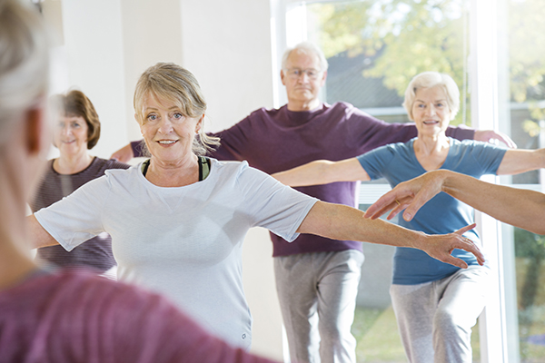 Cambios relacionados con la edad en la marcha, el equilibrio y la fuerza